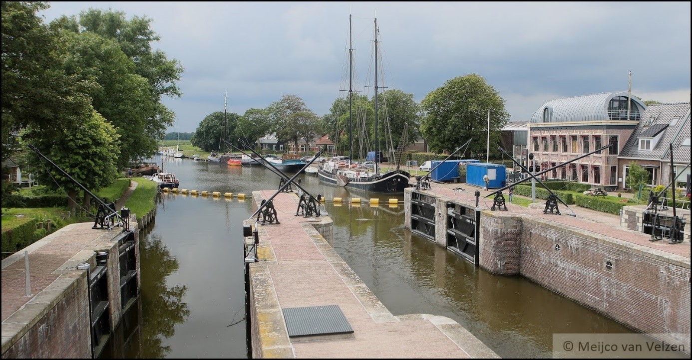 Sluis vanaf de weg.jpg Sluis vanaf de weg.jpg